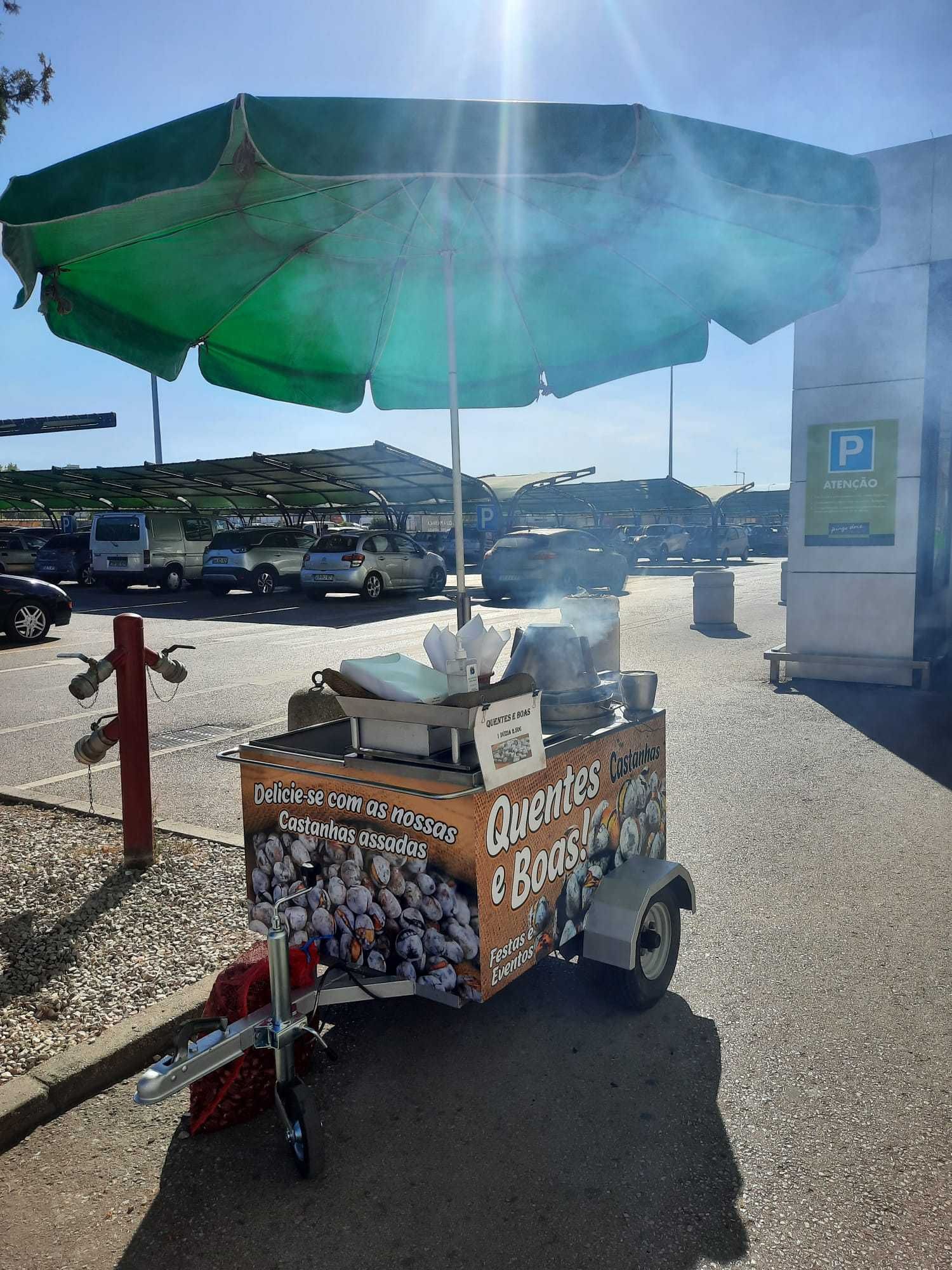Atrelado carrinho de Castanhas Assadas
