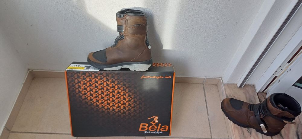 Botas  de motar.