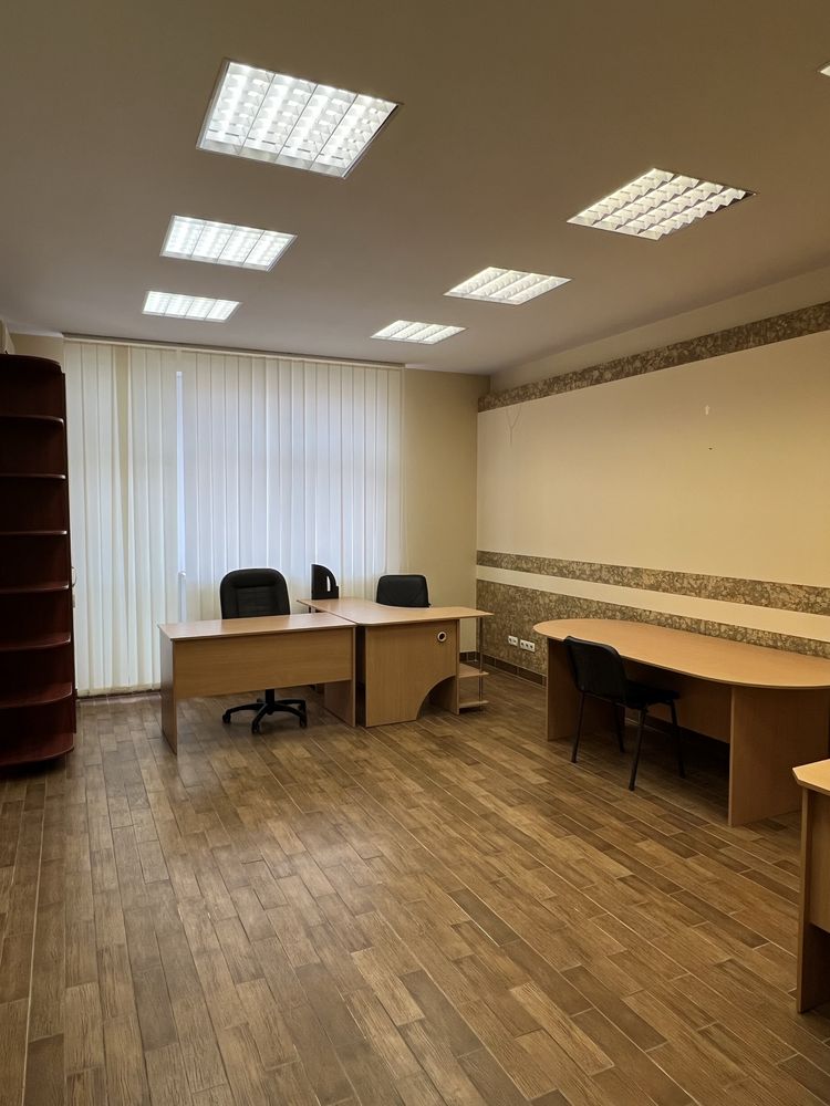 Здам офіс 90 м2, метро Печерська, вул. Коновальця 32-Б, новий будинок