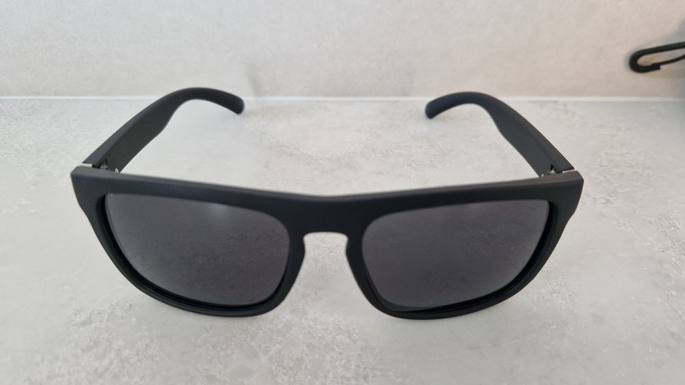 Okulary przeciwsłoneczne Uvex  polaryzacyjne UV400  nowe czarne