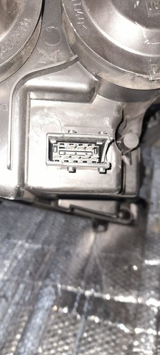 Vendo farol compativel com peugeot expert citroen jumpy e fiat scudo