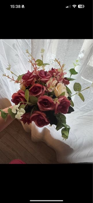 Bukiet sztucznych kwiatów