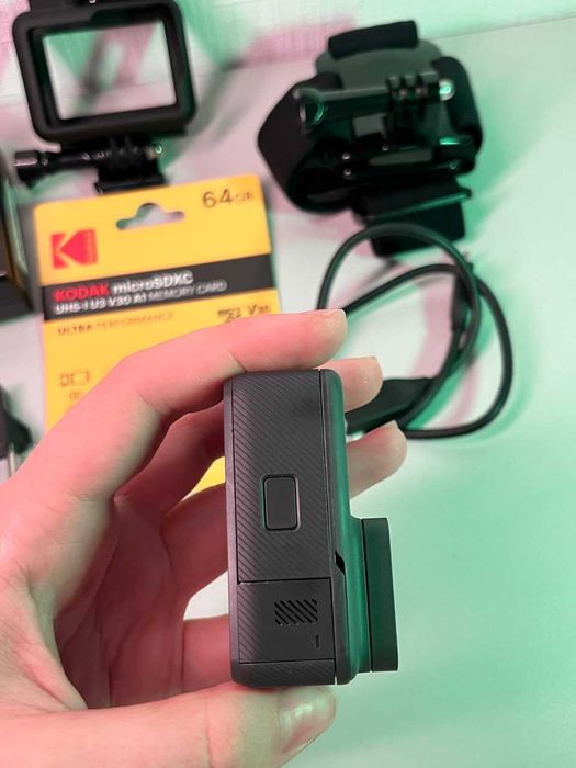 Екшн-камера GoPro HERO 6, з картою пам'яті на 64 ГБ.