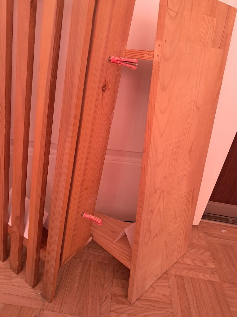 Półki ścienne drewniane
