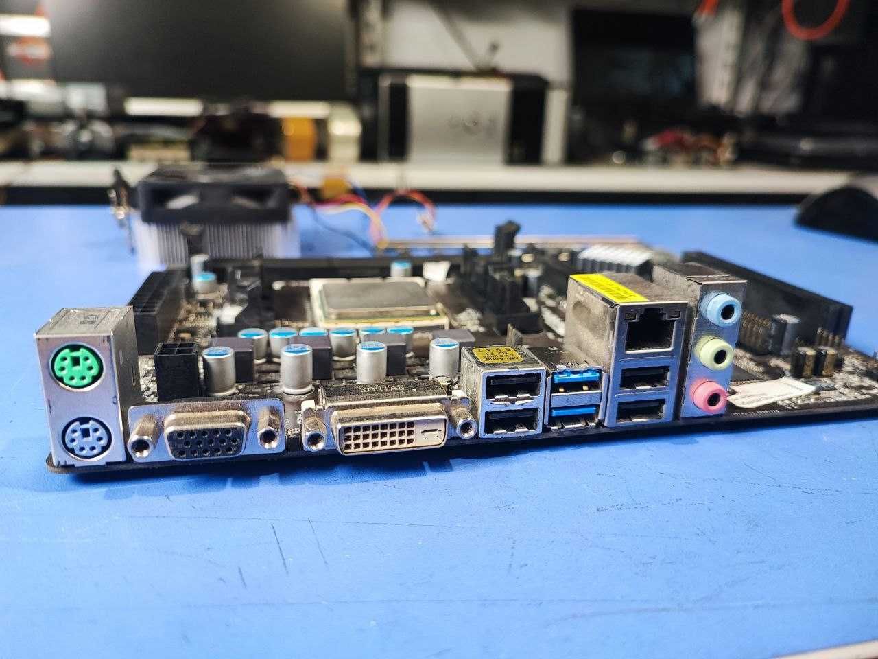 Материнська плата ASRock FM2A75M-DGS (sFM2, AMD A75, PCI-Ex16)