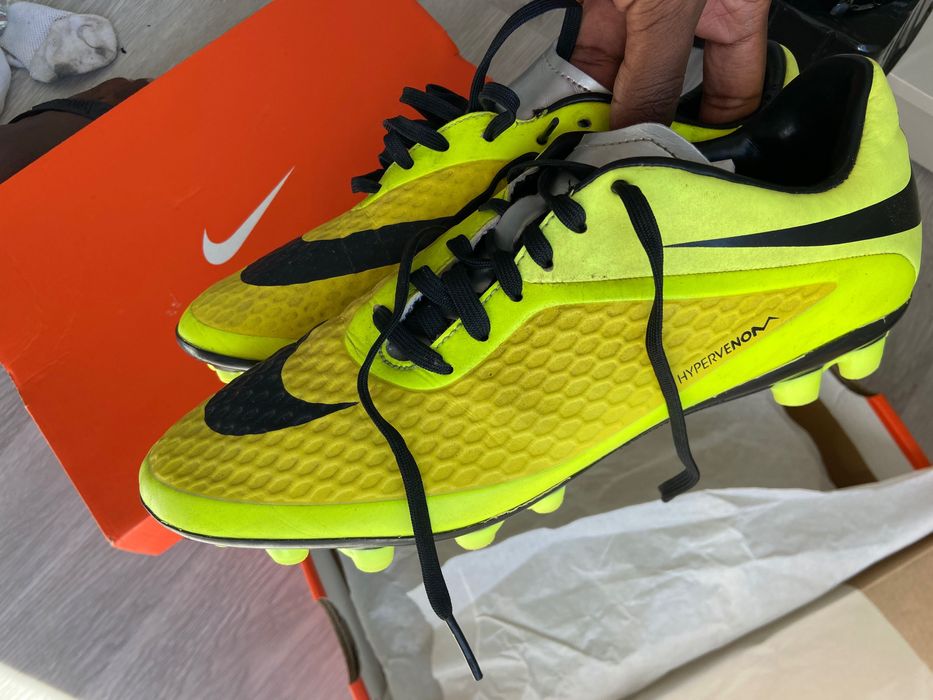 Chuteira Nike hyper venom