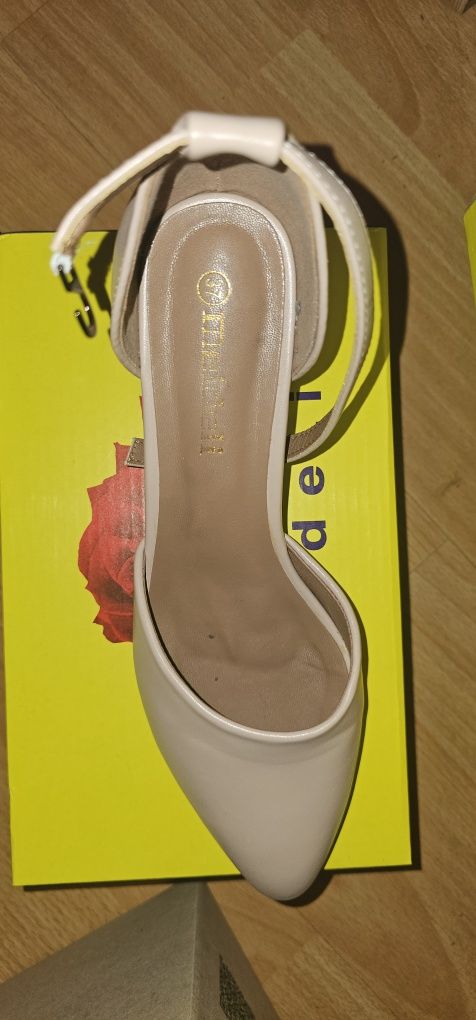Продам жіночі туфлі
