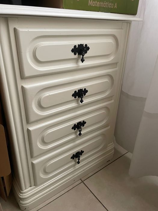 Quarto completo pintado de branco