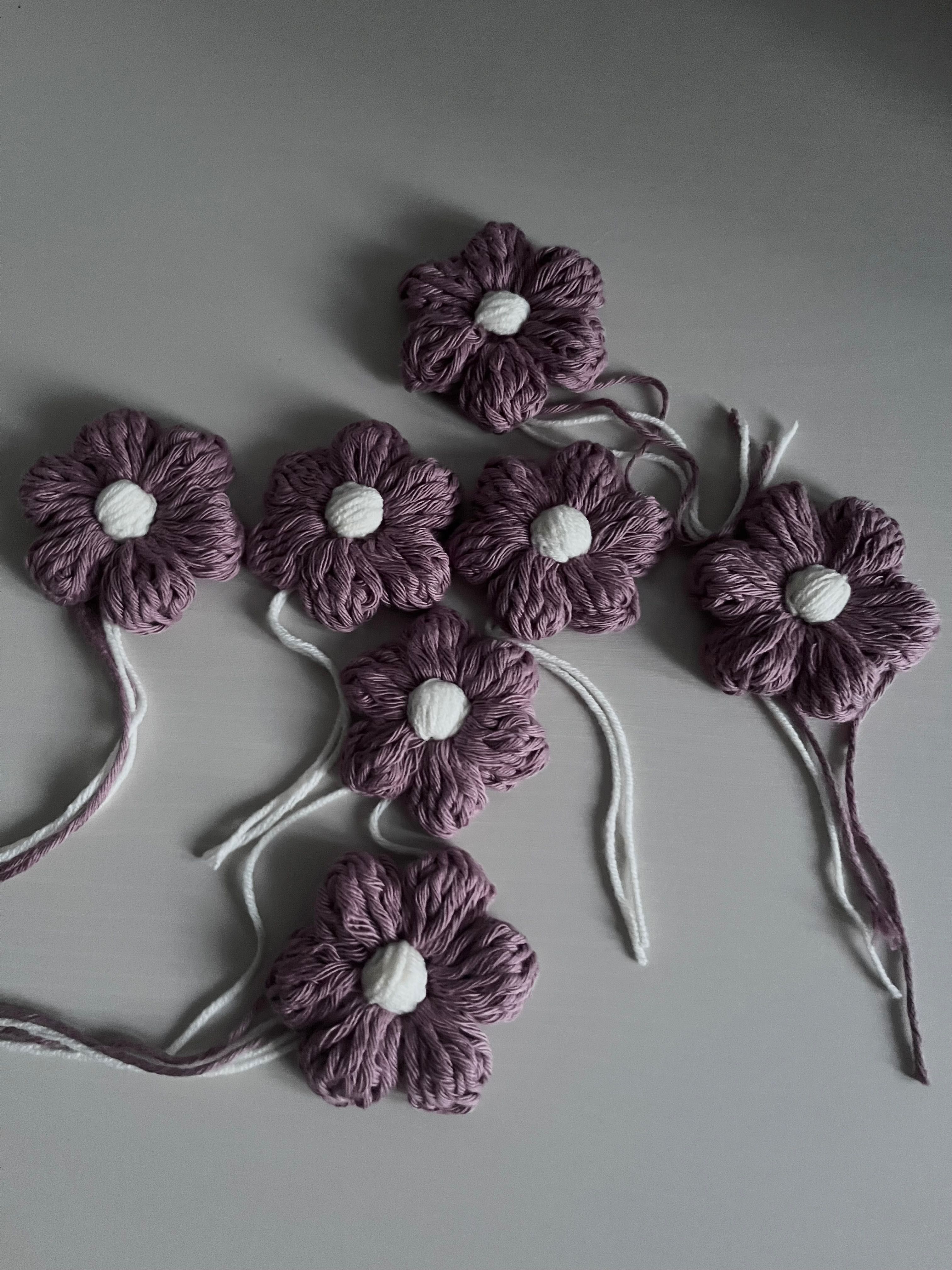 Kwiatki robione na szydełku z włóczki 3D brudny róż bawełna zestaw