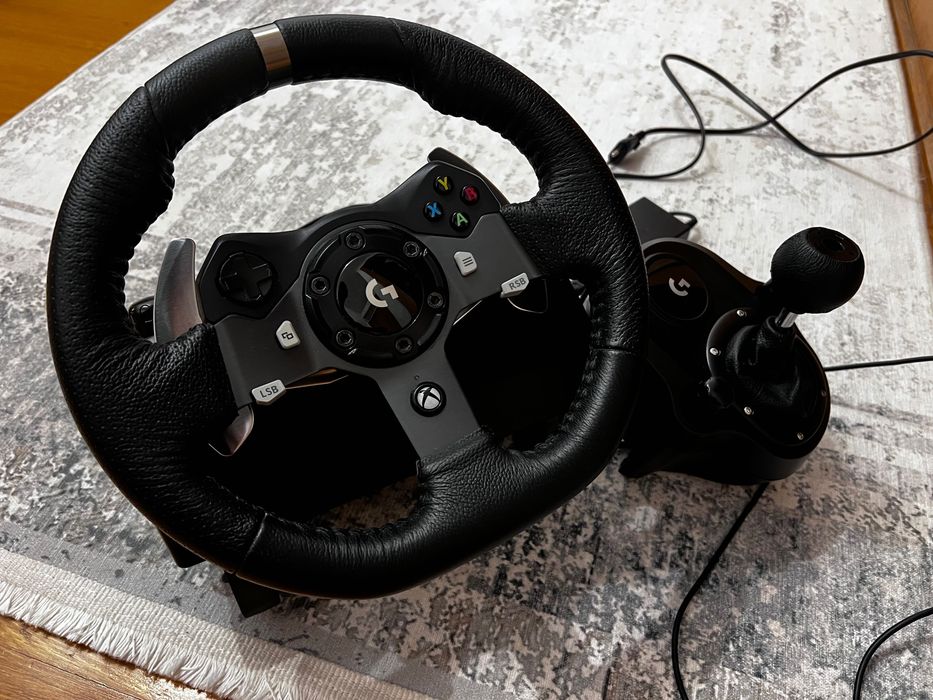 Logitech G920 com pedais e câmbio