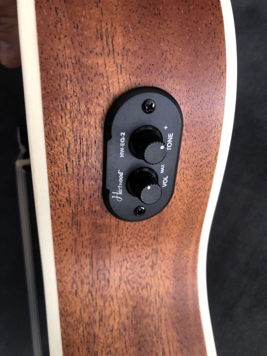 Ukulele elektroakustyczne
