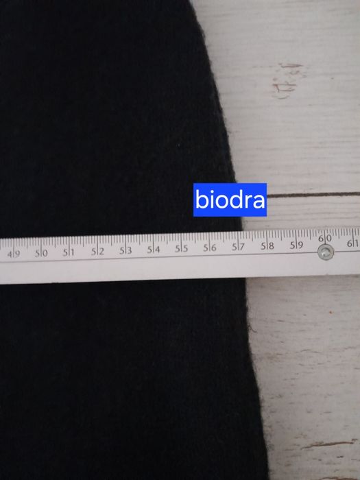 Ciepła sukienka dzianinowa na zimę długa