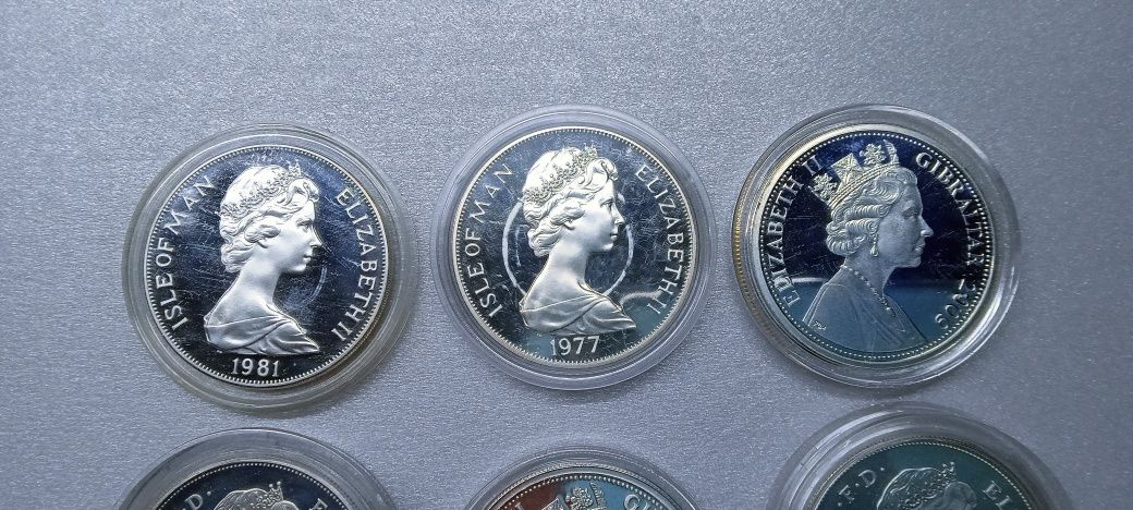 Серебряные монеты Елизаветы 2-й,вес 28.28 г.