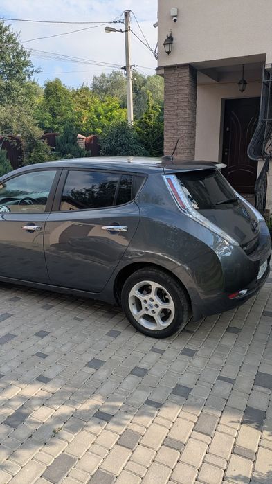 Nissan leaf  24квт 2013