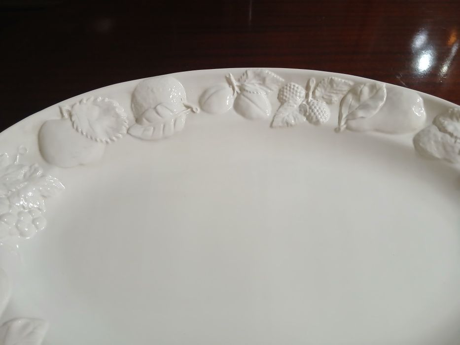 Travessa oval de porcelana