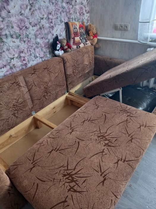 Диван кутовий в гарному стані