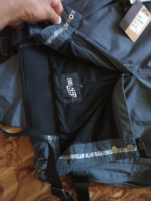 Комбінезон теплий , штани брендові.