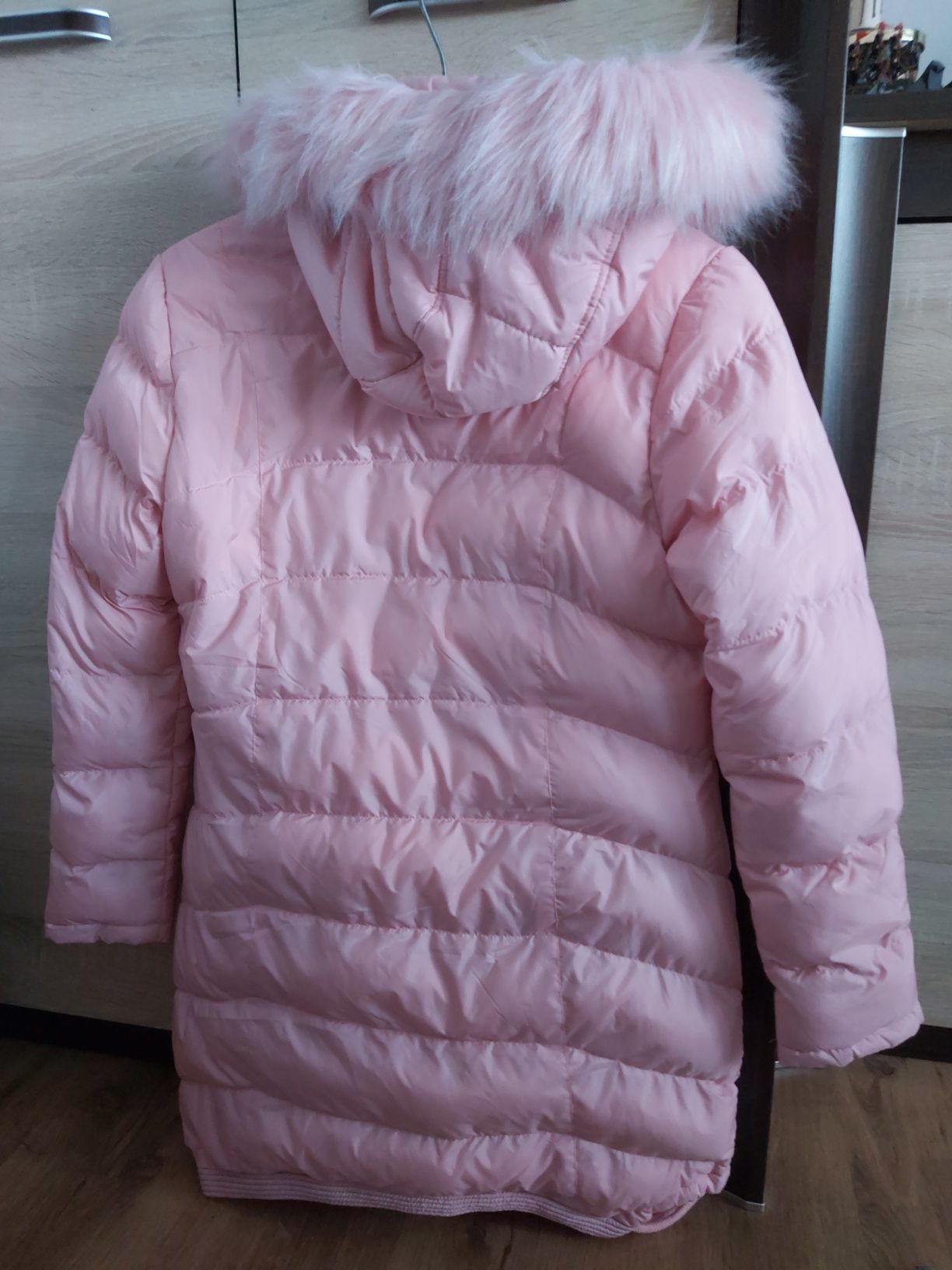 Różowa kurtka z futerkiem