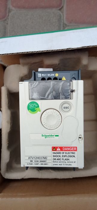 Перетворювач частоти ATV12HO37M2 ф1 0.37 kW 200-240V