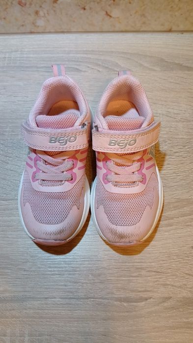 Śliczne buty przejściowe, półbuty ,adidasy na rzepę Bejo 24