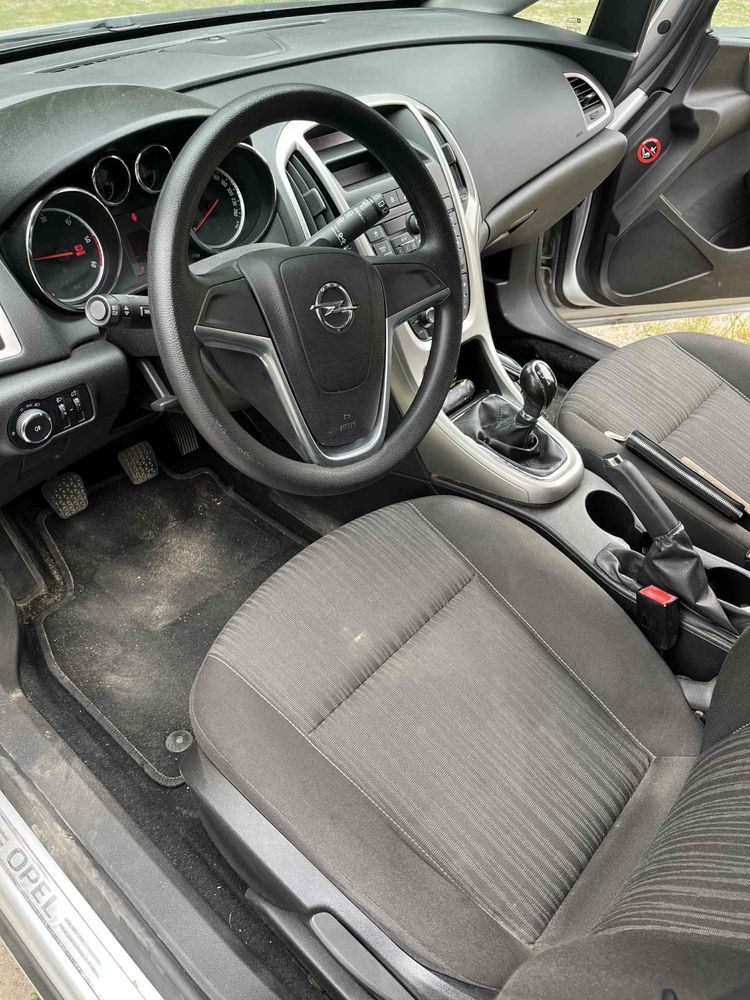 Opel astra J 2010