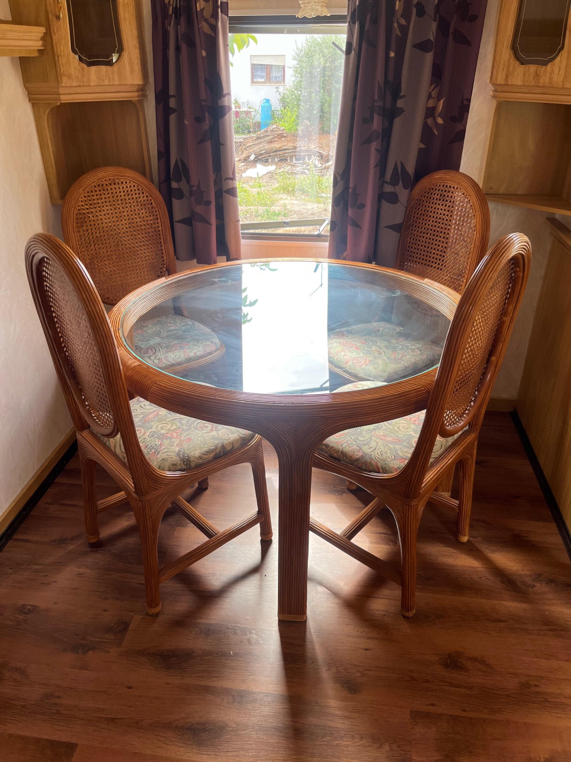Conjunto mesa + cadeiras