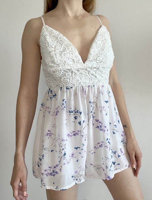 Biały kombinezon wiązany r. 36