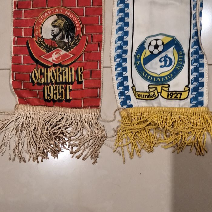 2 cachecóis muito raros e antigos em cetim de 2 clubes de futebol