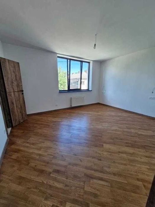 Продаж будинку на вул. Зубрицького