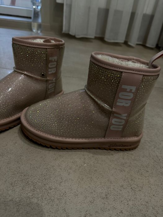 Угги на девочку. Стелька 20,5 ( 36 размер)