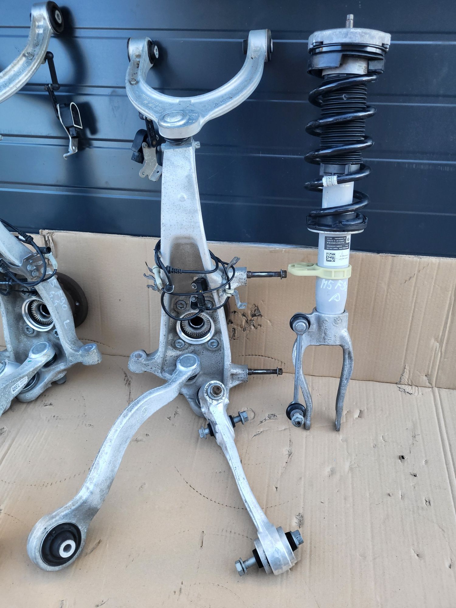 Amortyzator Piasta Wahacze Przód L.P bmw m5 f90 G30 4.4 v8 600km 625km