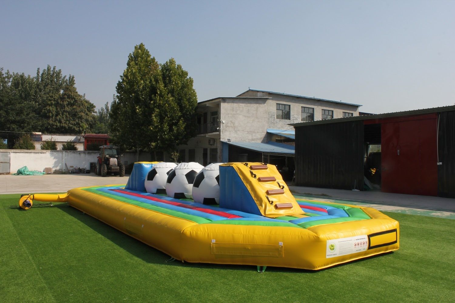 Bigballers wipeout dmuchaniec kule dmuchance zjezdzalnia dmuchana