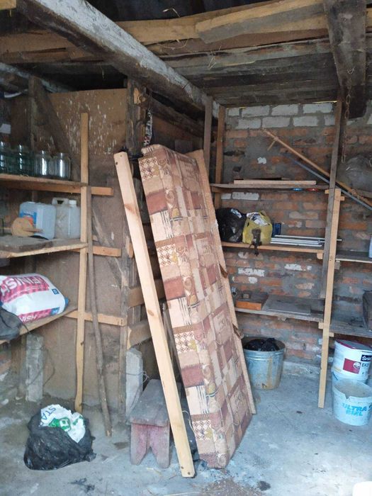 Продам будинок і земельну ділянку в Оліївці (8 км від Житомира).