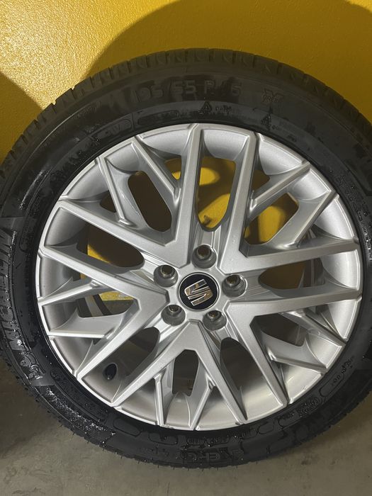Vendo Jantes com Pneus 5x100 Seat