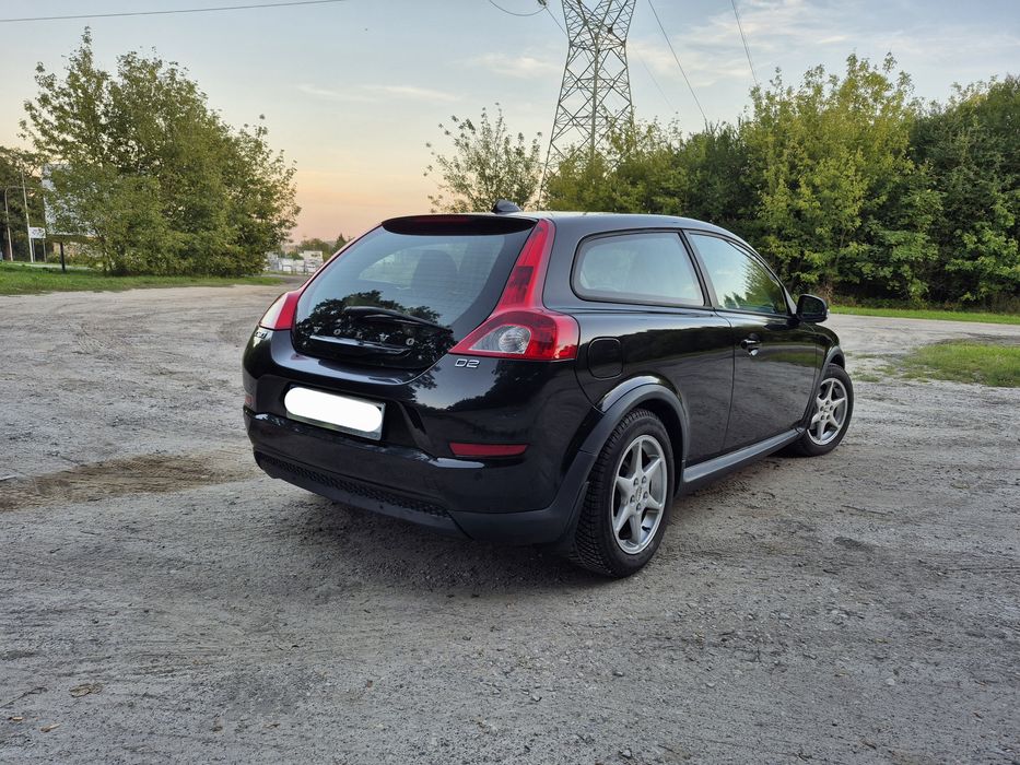 Sprzedam Volvo C30 1.6 D2 115 KM – oszczędne i zadbane.