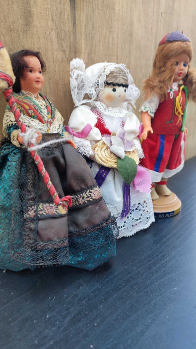 Bonecas com trajes típicos