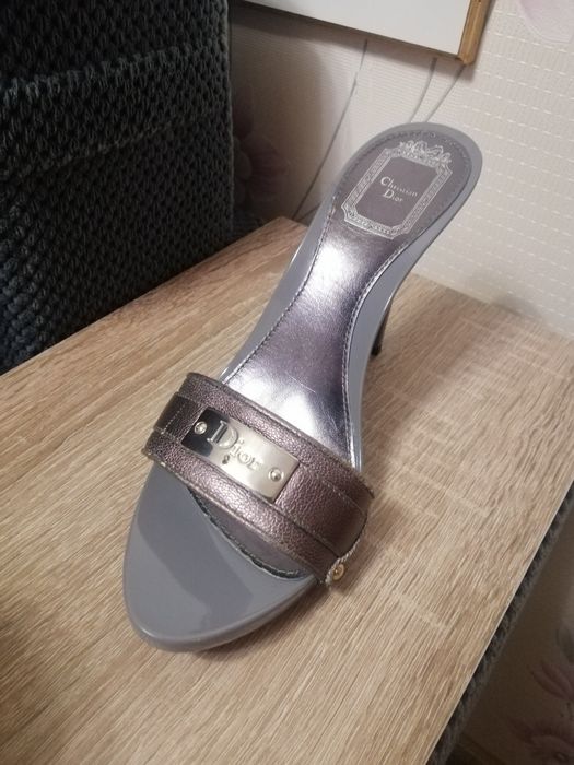 Босоніжки жіночі