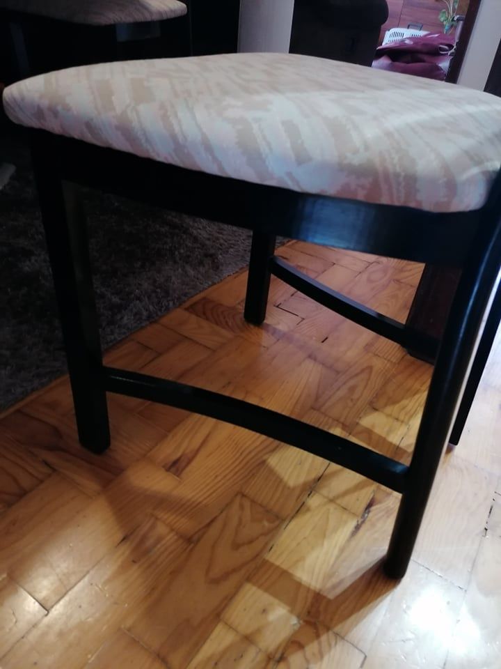 Venda de mesa e cadeiras