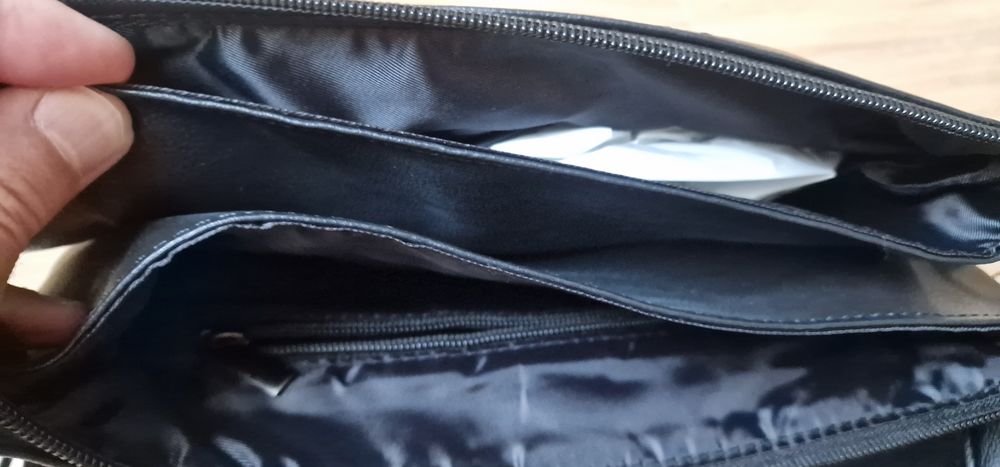 Mala tira colo em pele