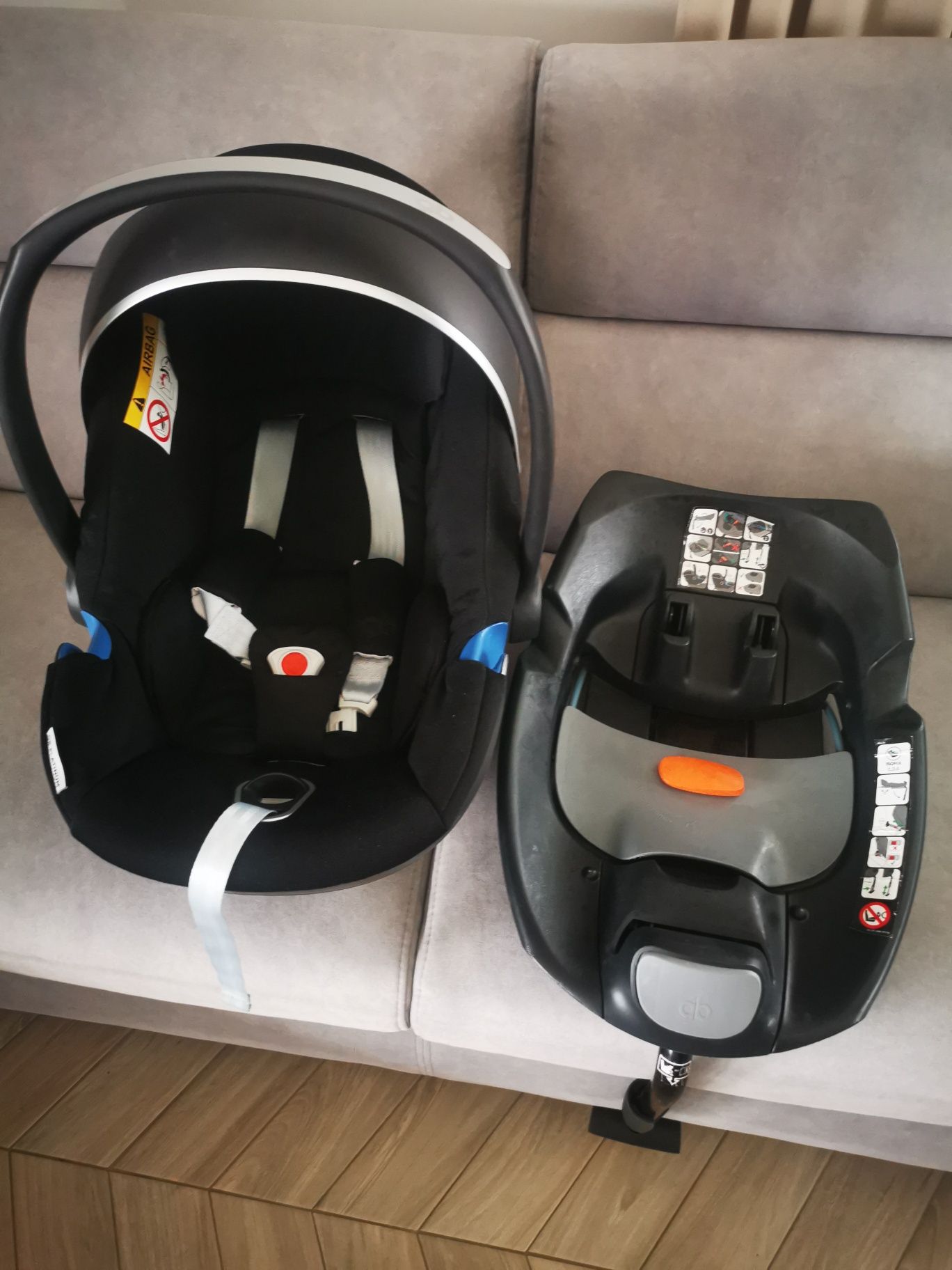 Sprzedam fotelik samochodowy z bazą isofix