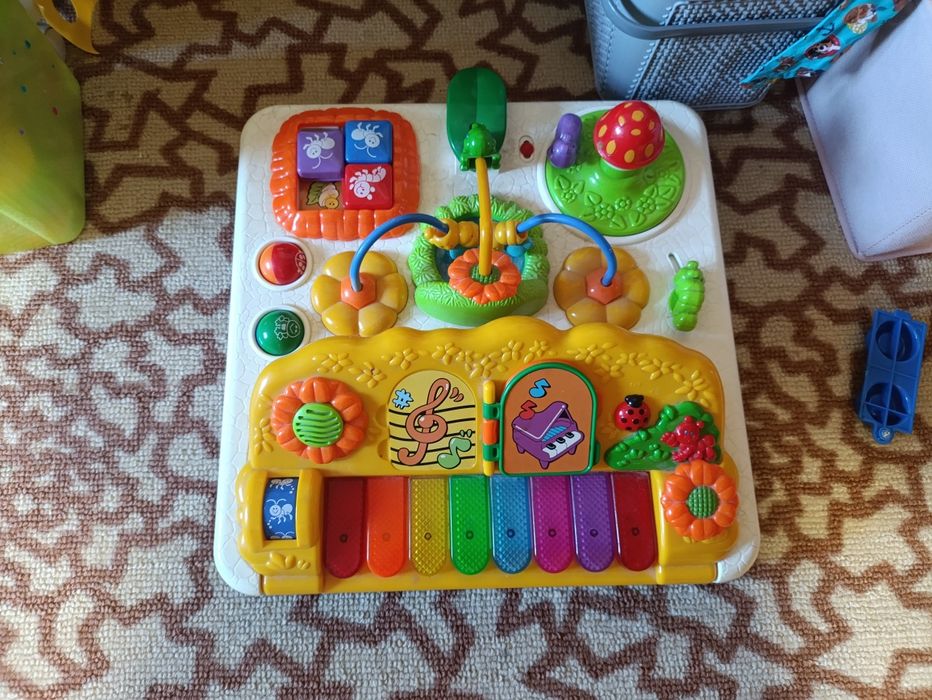 Интерактивный развивающий столикChicco Sensory Activity Table