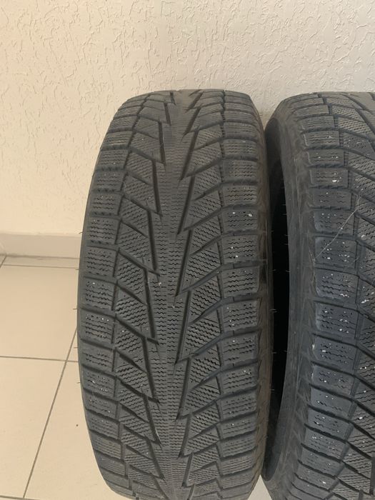 Шини/Резина/Гума зимова Hankook Winter I*Cept iZ2 W616 215/60 R17