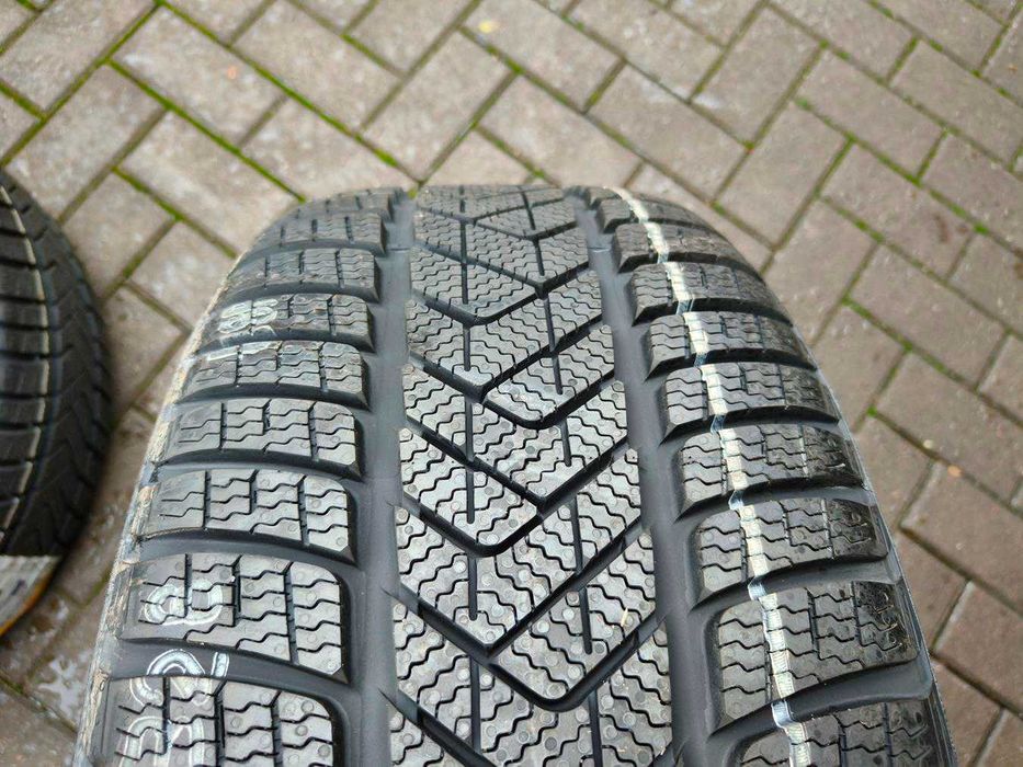 245/45 96V R18 PIRELLI Sottozero3 SEAL NOWE 8mm 2022r Zimowe Opony 4SZ