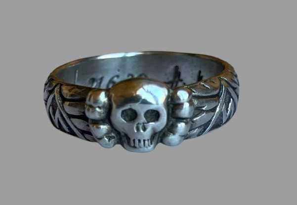 Totenkopf Ring 1939 - small skull