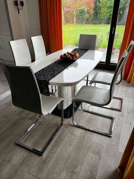 Elegancki stylowy rozkładany stół z 6 krzesłami w stylu Glamour
