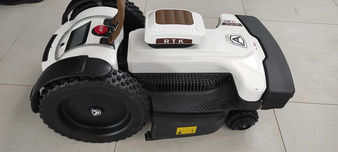 Kosiarka automatyczna Ambrogio NextLINE 4.36 4WD >6000m2 robot koszący