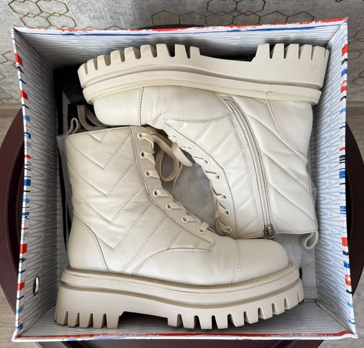 Ботинки женские, фирма миратон, размер 36.