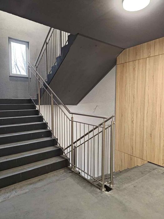 Balustrady nierdzewne podjazdy dla osób niepełnosprawnych
