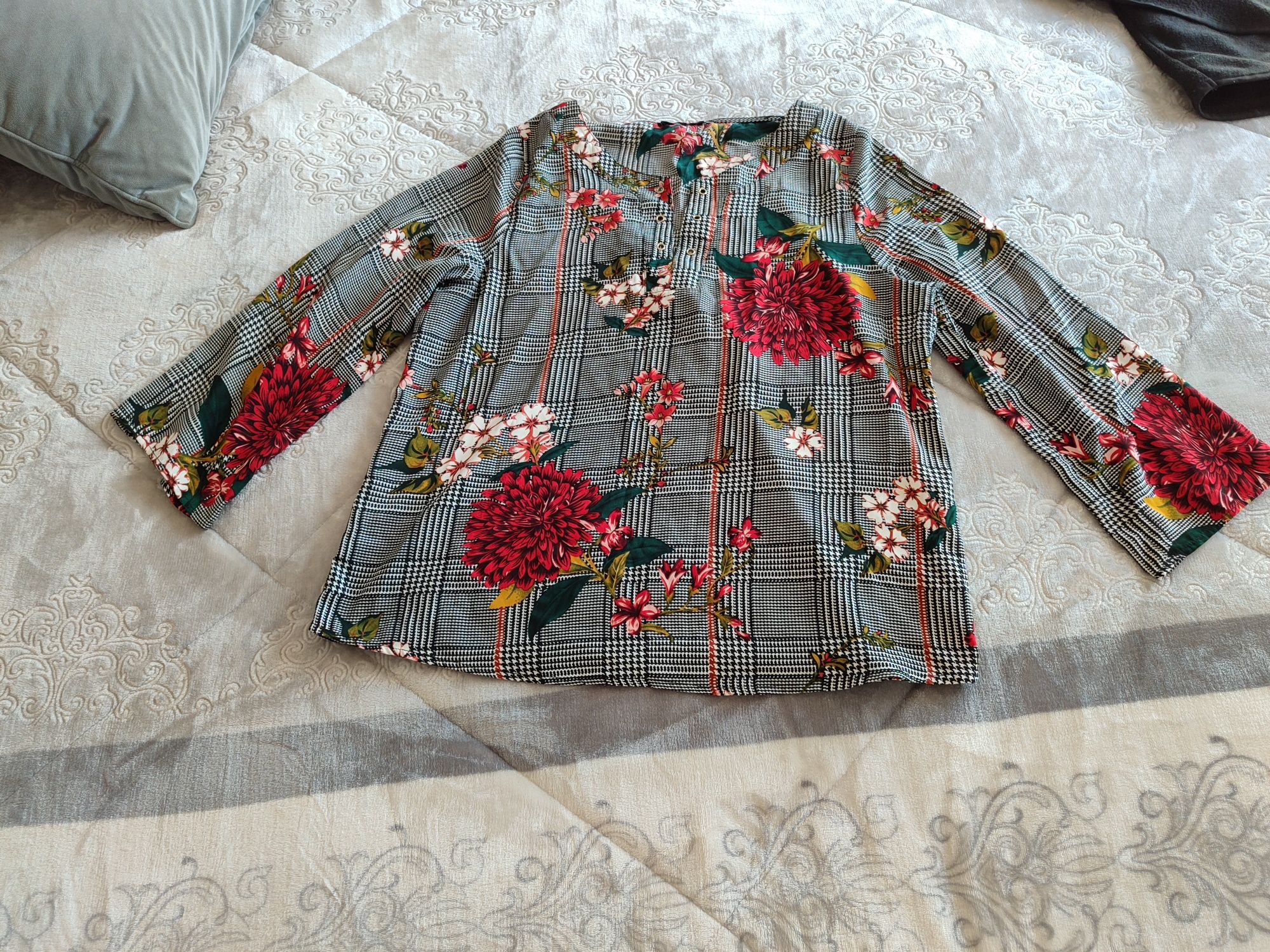 Blusa floral nova