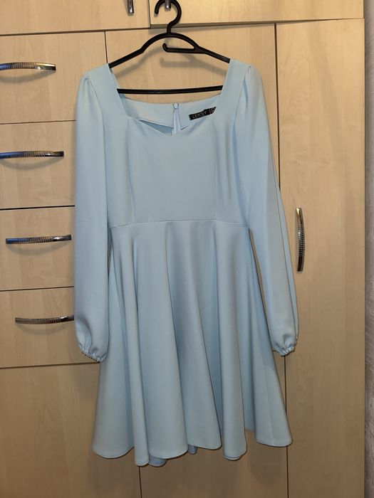 Продам сукню небесно голубого кольору